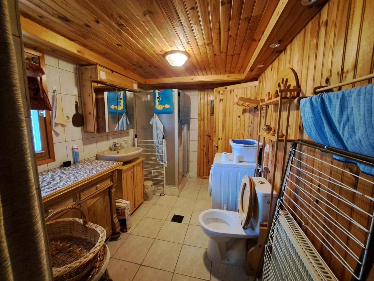 デュシエ Cosy House In Picturesque Juraヴィラ エクステリア 写真