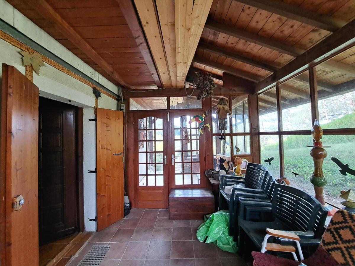 デュシエ Cosy House In Picturesque Juraヴィラ エクステリア 写真
