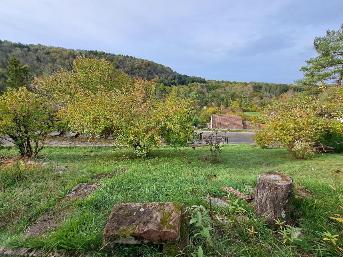 デュシエ Cosy House In Picturesque Juraヴィラ エクステリア 写真