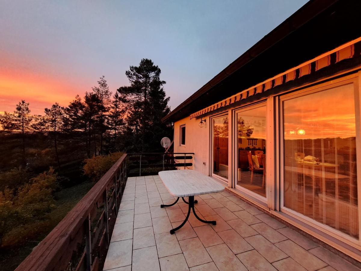 デュシエ Cosy House In Picturesque Juraヴィラ エクステリア 写真
